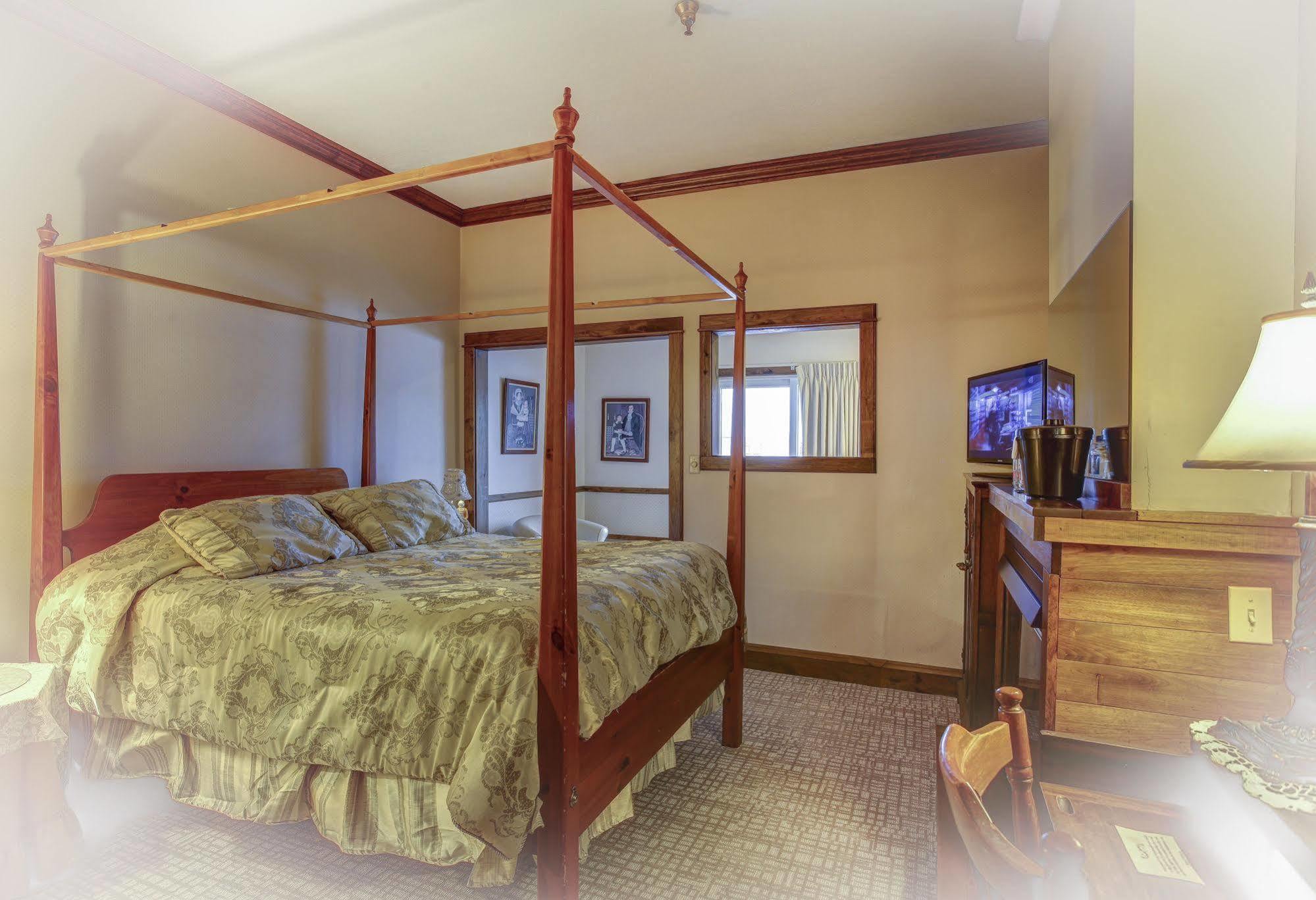 Afton House Inn Bagian luar foto